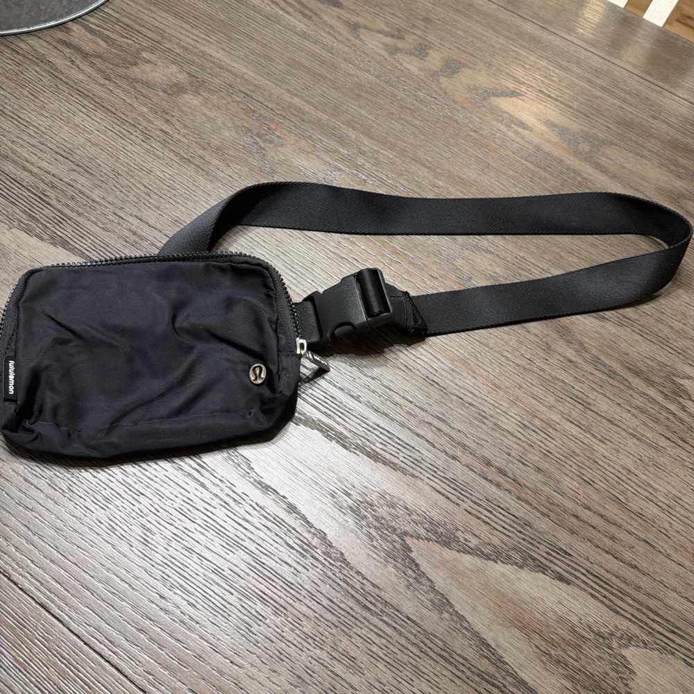 Black Lululemon Everywhere Belt Bag